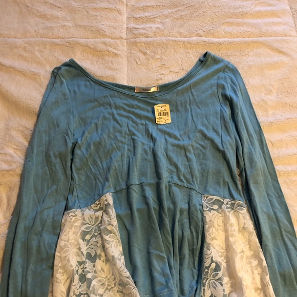 TIMING | Lace Peplum Top - Picture 2 of 3